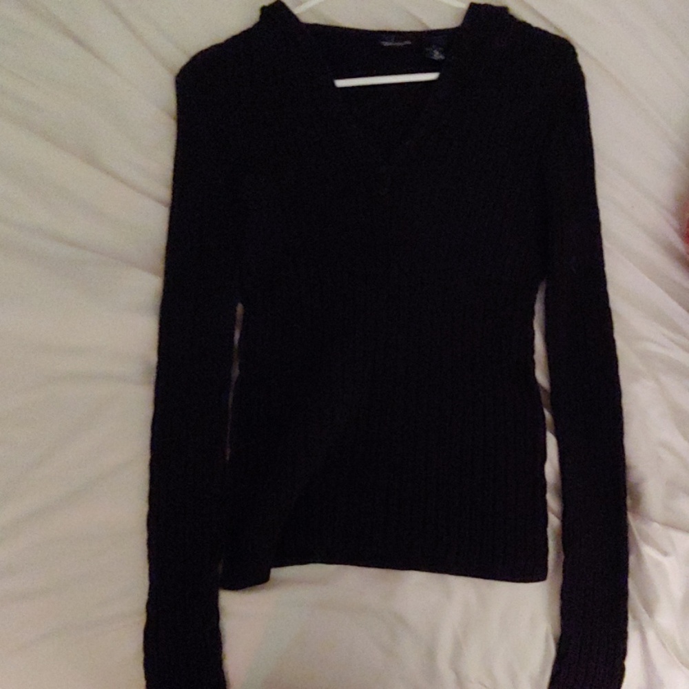 Black long sleeve semi buttondown.